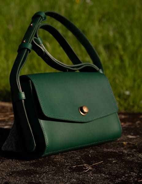 Sac à main ICONIK taille S en cuir tannage végétal couleur vert sapin
