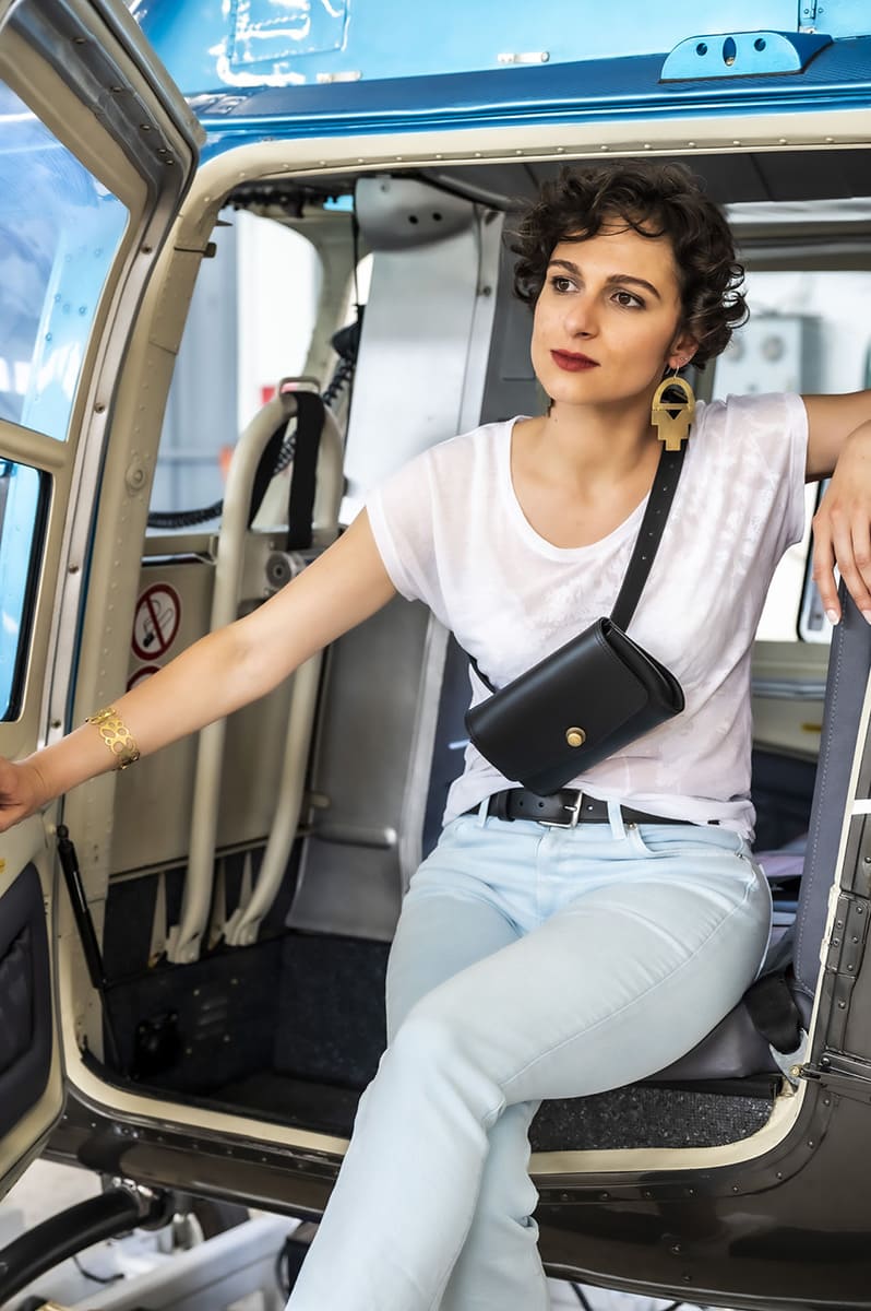 Sac banane ICONIK noir porté en cross body