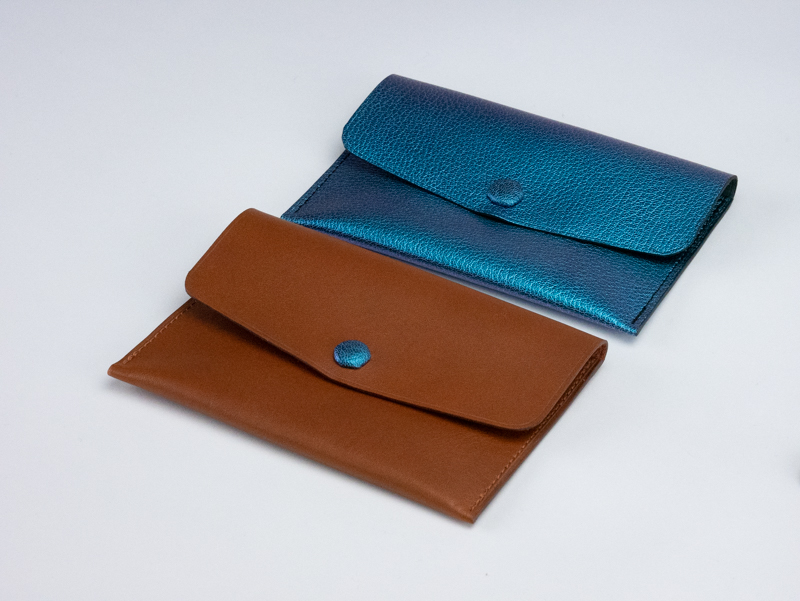 pochette plate Iconik pression gainée en cuir
