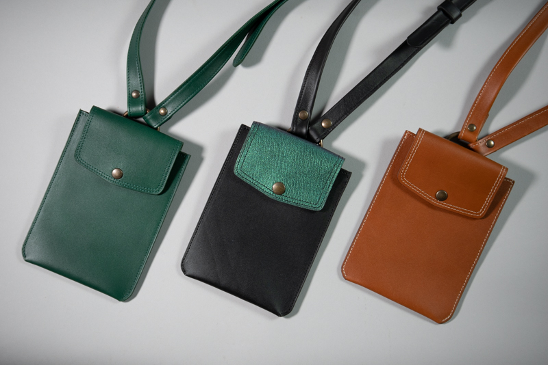 pochette téléphone en cuir ICONIK avec sangle réglable