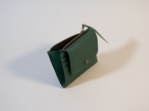 portefeuille en cuir ICONIK vert sapin avec compartiment zippé