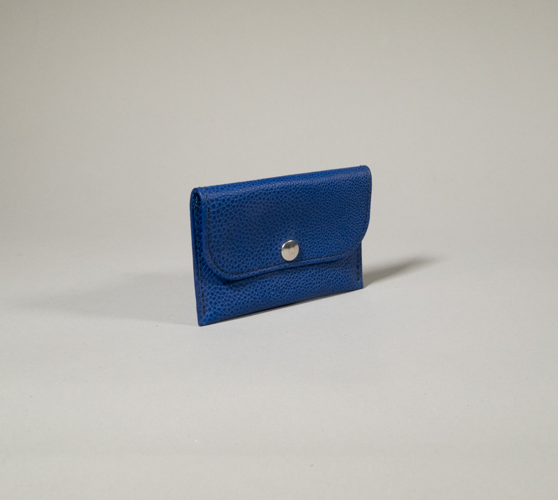 porte cartes en cuir grainé bleu roi fermé par pression métallique collection intemporels