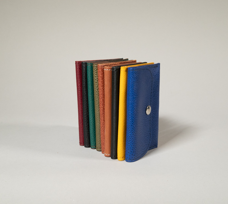 porte cartes en cuir grainé fermé par pression métallique collection intemporels