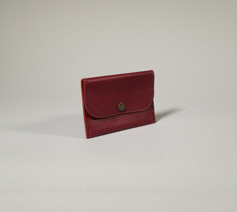 porte cartes en cuir grainé bordeau fermé par pression métallique collection intemporels