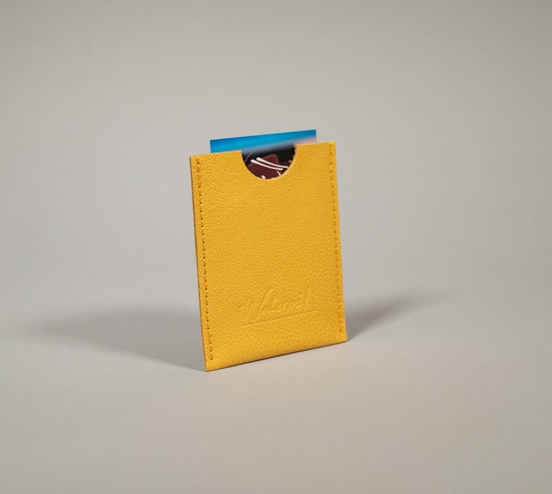 porte carte en cuir jaune soleil, minimaliste, à encoche collection intemporels