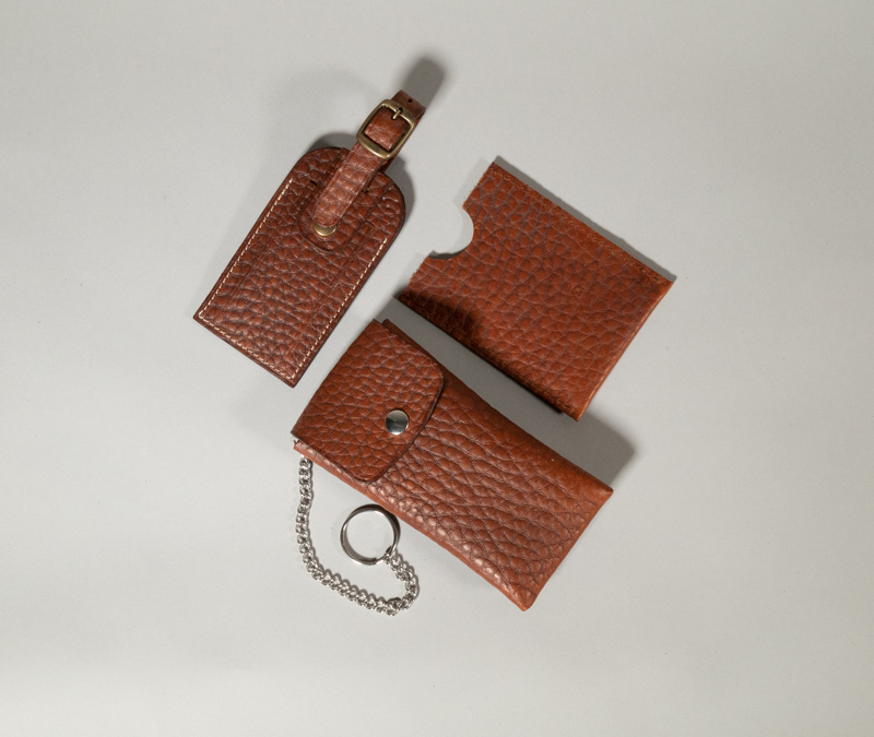 ensemble coordonné d'accessoires JAMES en cuir havane grainé