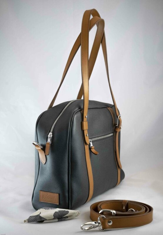 sac bowling cuir noir et anses camel photo de coté