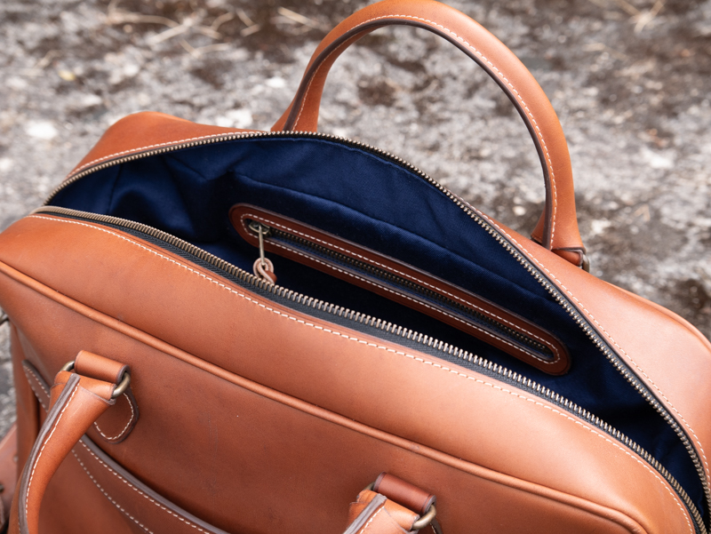 Détails intérieur du sac James 24h avec poche zippée