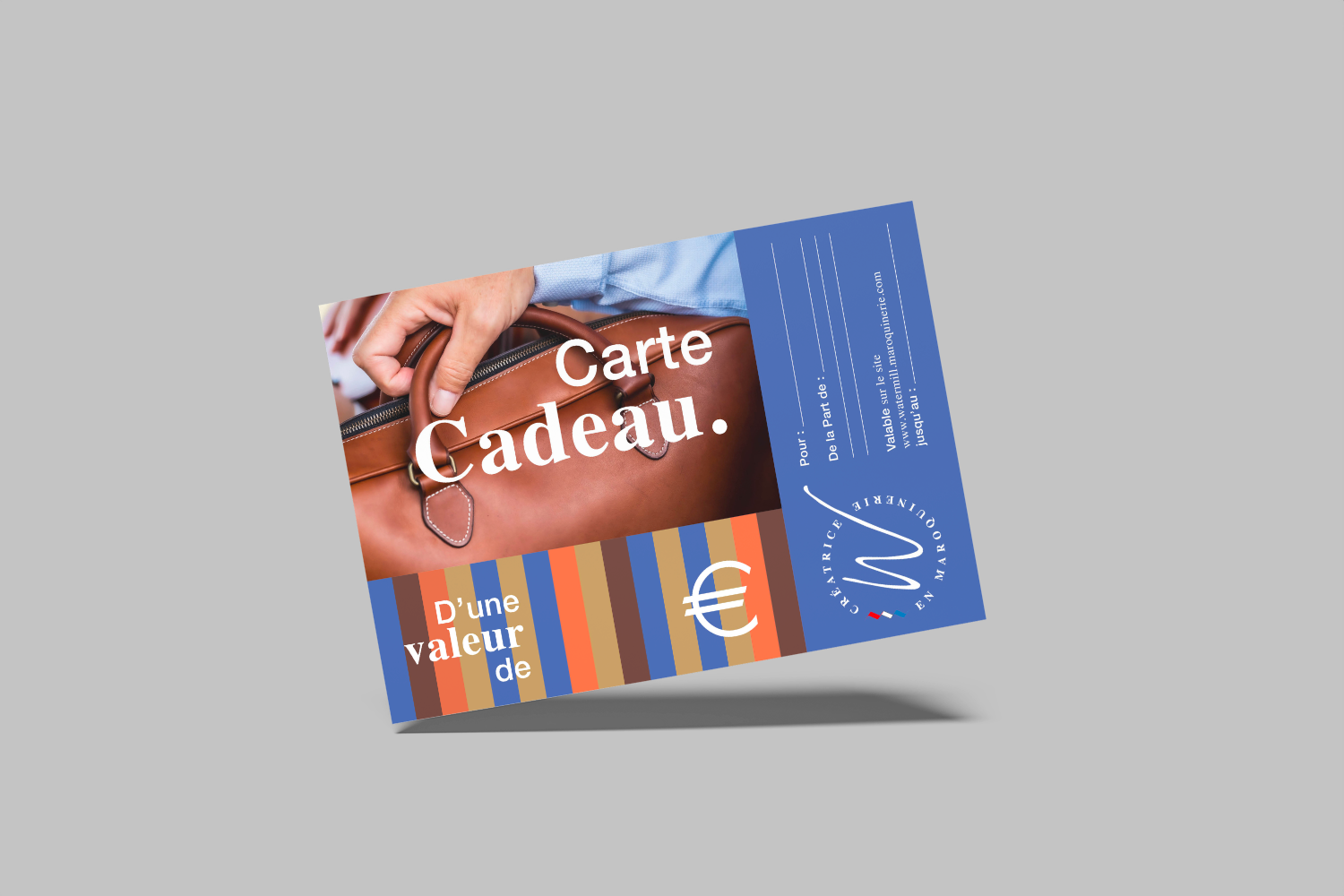 Carte cadeau Watermill, format carte postale — photo d'un sac en cuir James avec bandes de couleurs coordonnées, logo Créatrice Maroquinière Watermill.